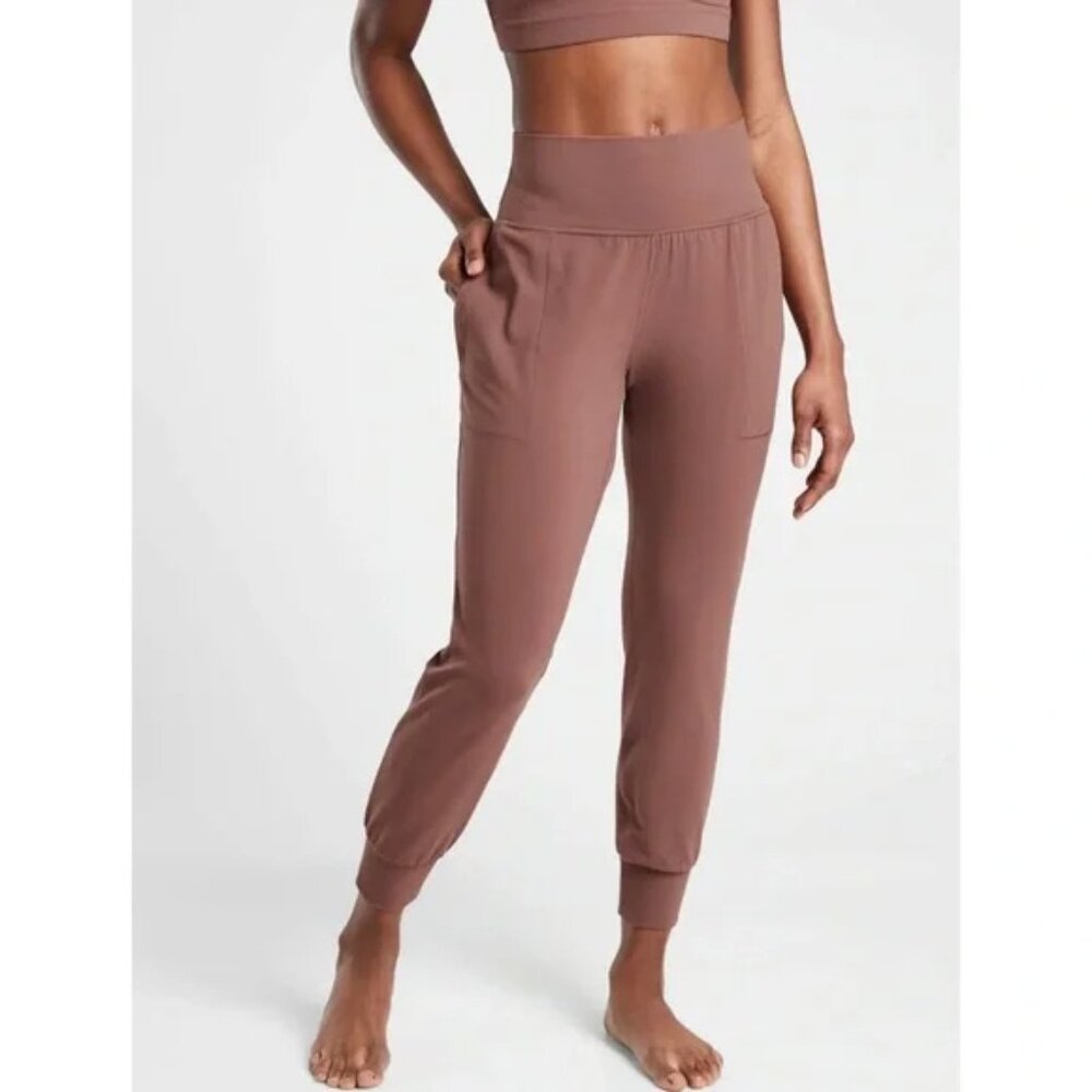 Athleta Salutation Jogger in Powervita